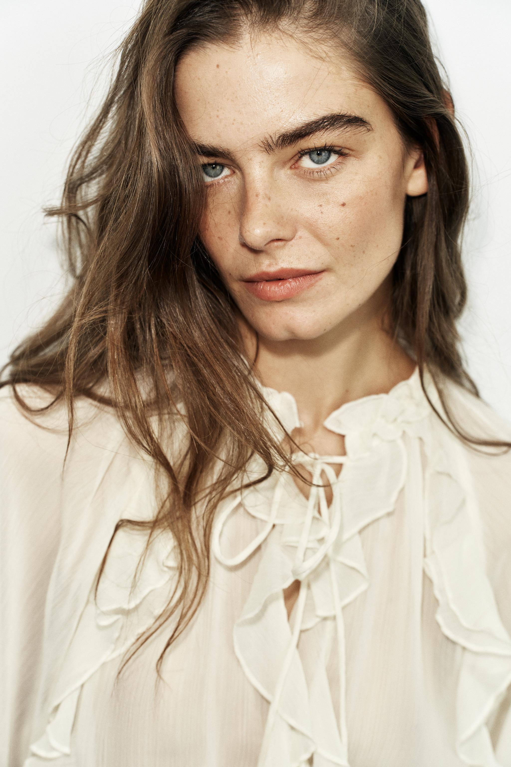 ROMANTIC VOLUME TOP
